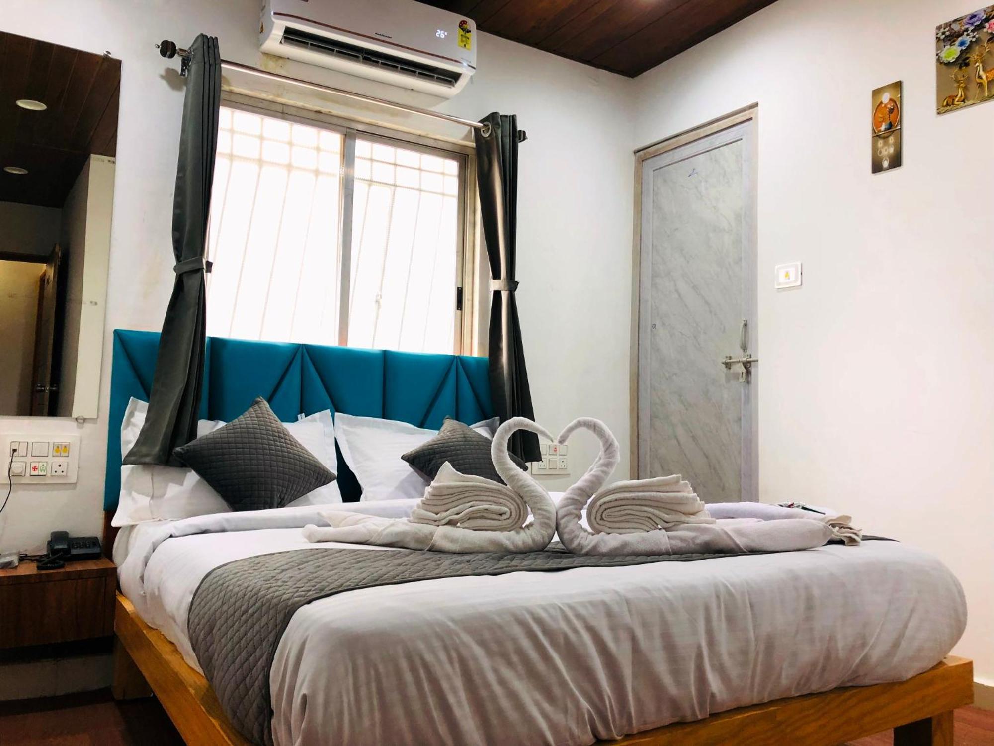 Hotel Silk, Premier Budget Friendly Luxury Hotel In Surat, Perfect For Families, Couples And Business Travelers Экстерьер фото