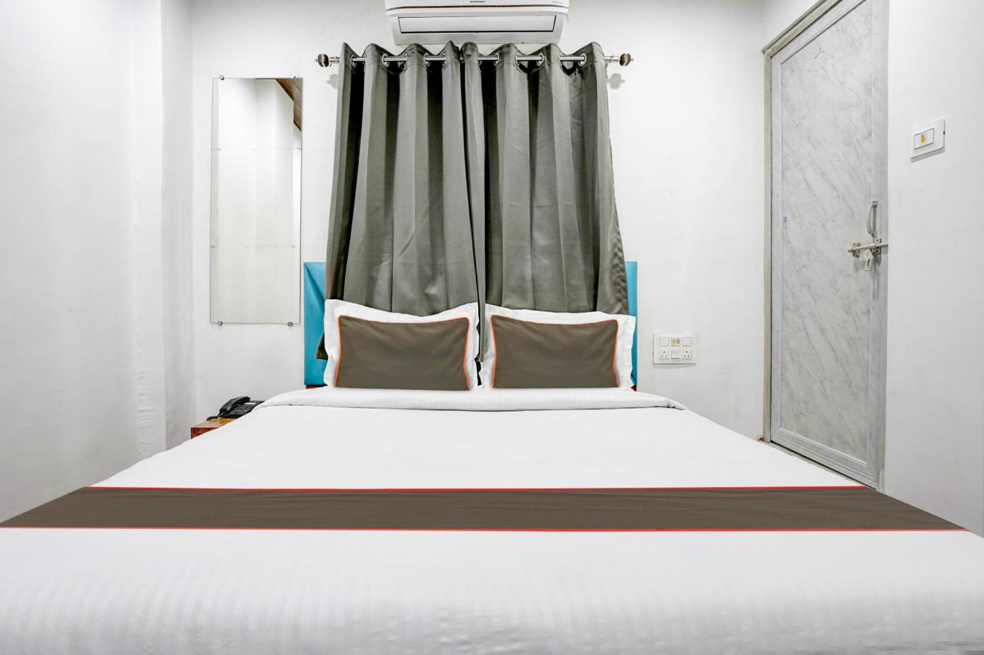 Hotel Silk, Premier Budget Friendly Luxury Hotel In Surat, Perfect For Families, Couples And Business Travelers Экстерьер фото