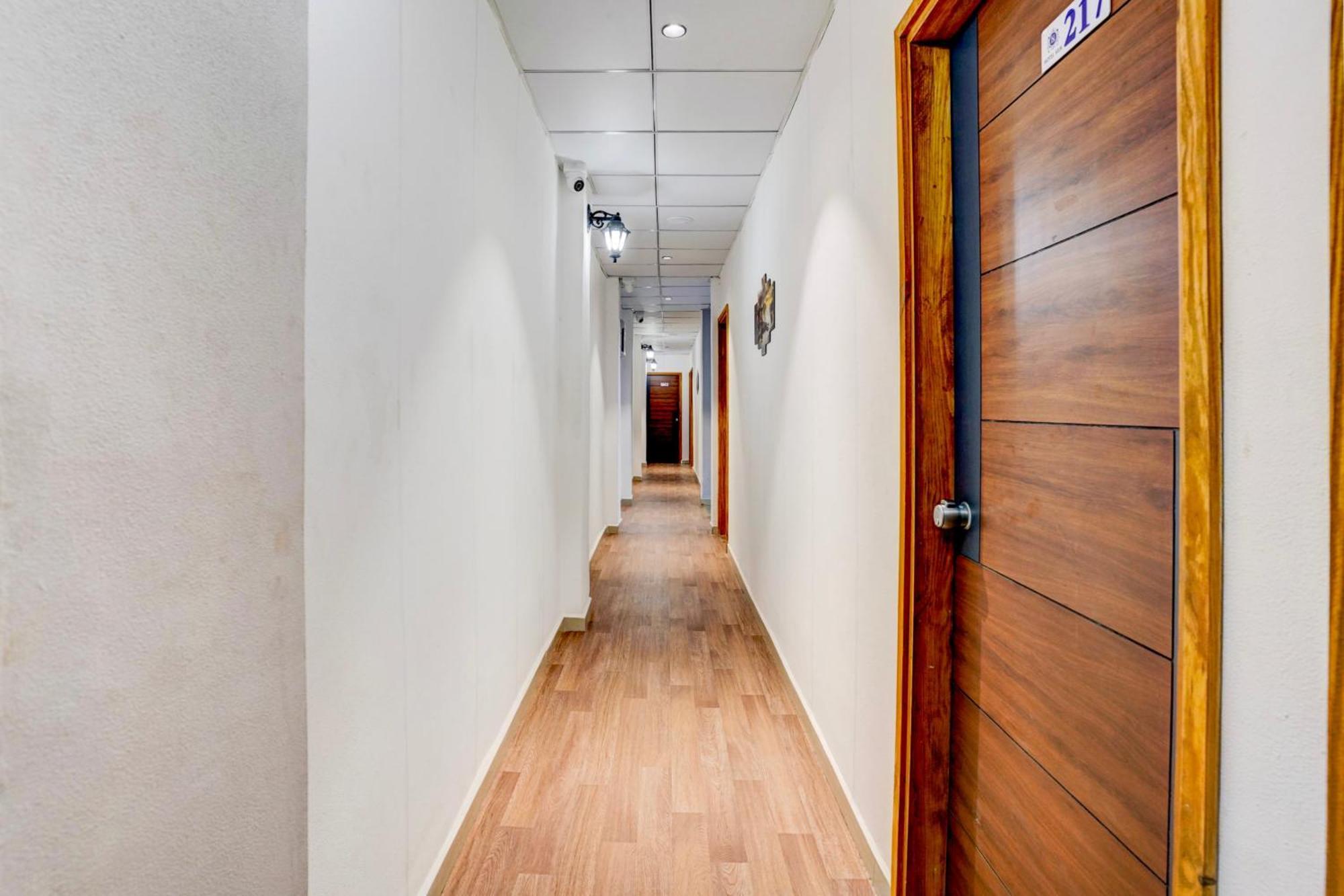 Hotel Silk, Premier Budget Friendly Luxury Hotel In Surat, Perfect For Families, Couples And Business Travelers Экстерьер фото