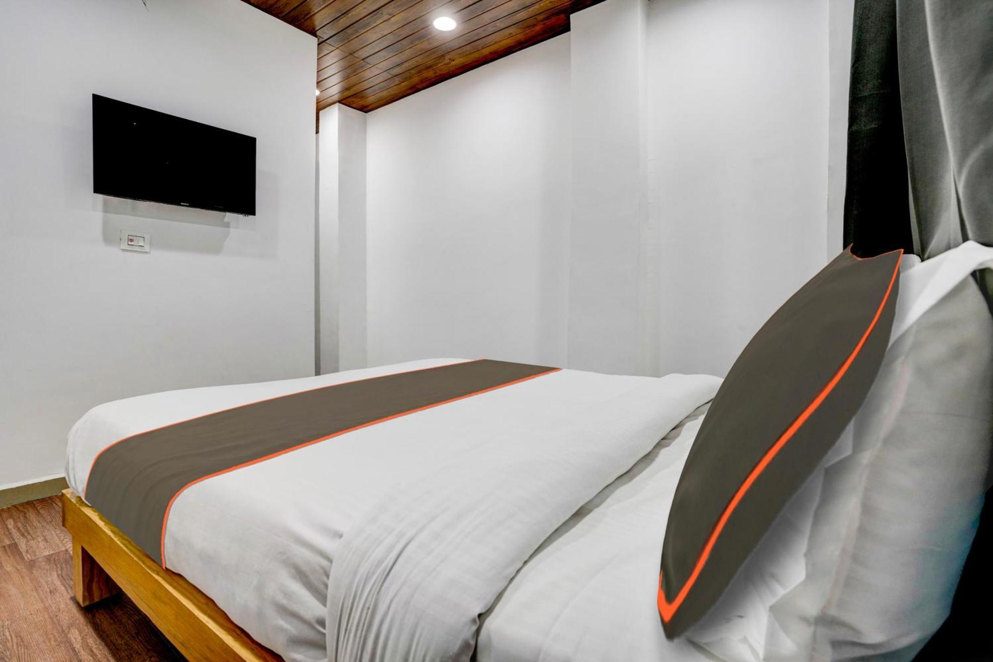 Hotel Silk, Premier Budget Friendly Luxury Hotel In Surat, Perfect For Families, Couples And Business Travelers Экстерьер фото