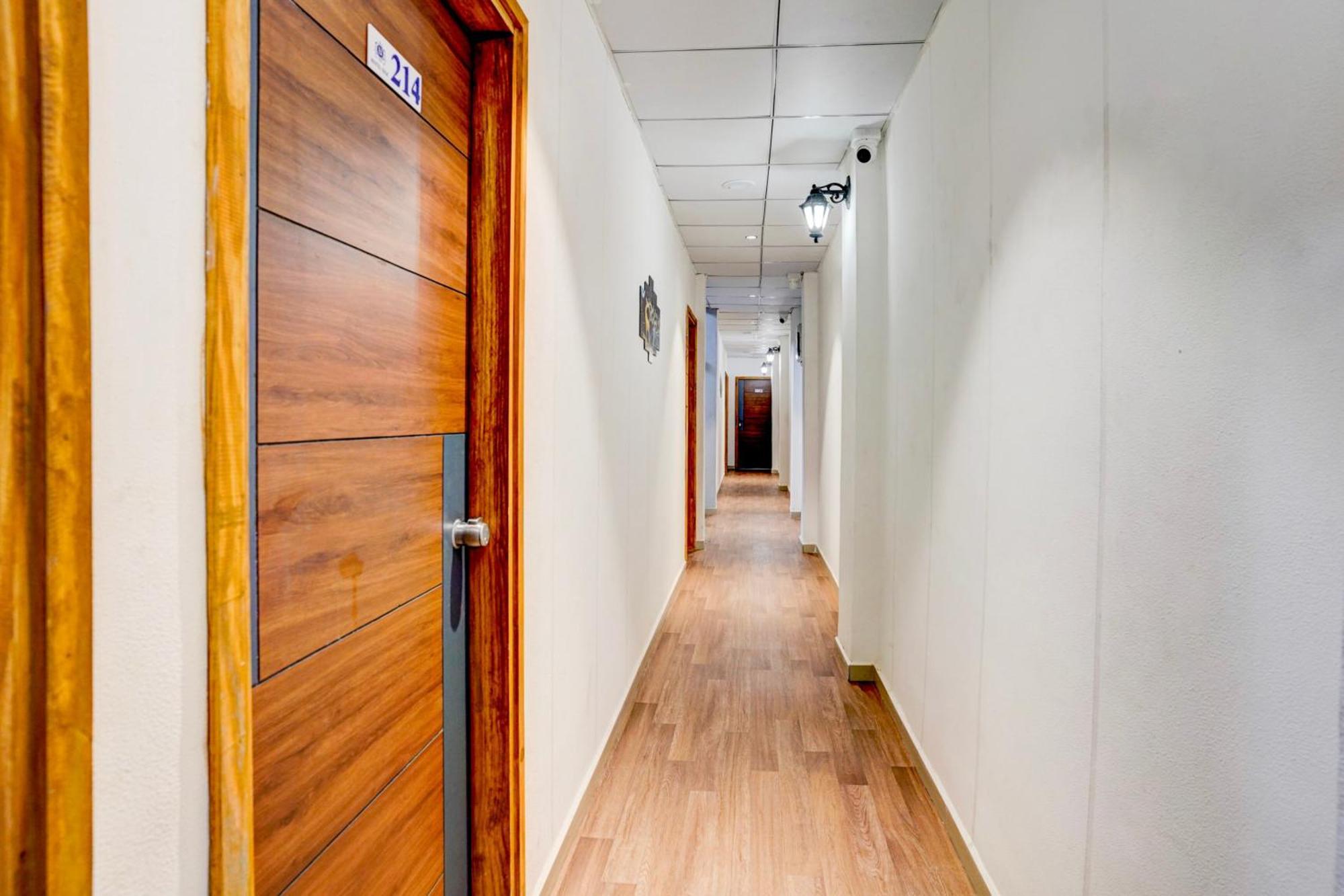 Hotel Silk, Premier Budget Friendly Luxury Hotel In Surat, Perfect For Families, Couples And Business Travelers Экстерьер фото